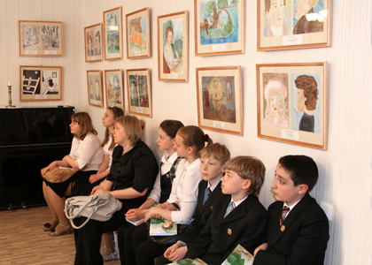 На открытии выставки в Нижнем Новгороде 20 мая 2011 г.