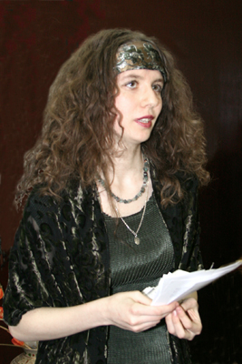 Анна Картавец читает свои стихи