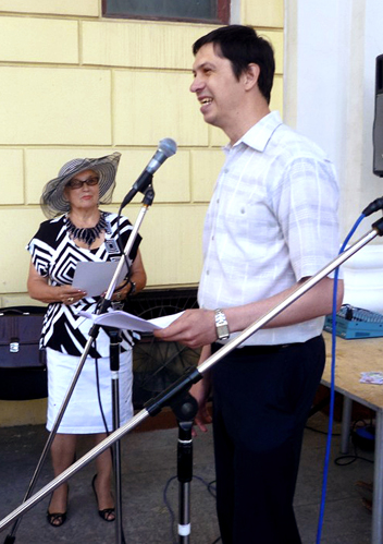 Станислав Горшков выступает на празднике Дня русского языка-2013